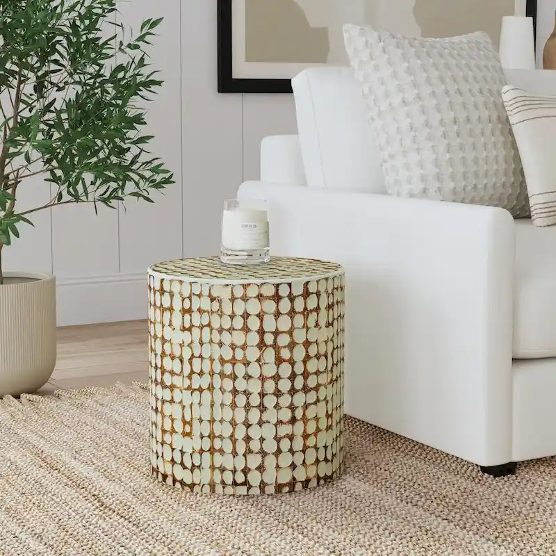 Table d'appoint ronde en mosaïque de noix de coco par East at Main